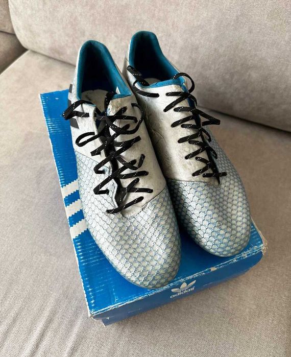 Кросівки для футболу adidas