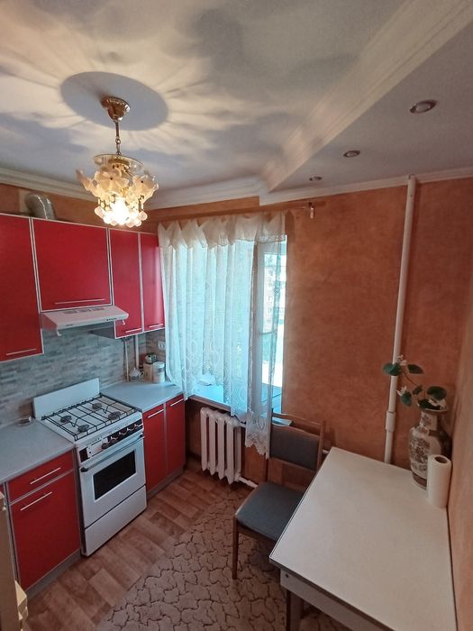 Продам 2 кімн квартиру в центрі.