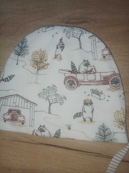 Dwie czapki Newbie 44/46 piękny wzór Chłopiec