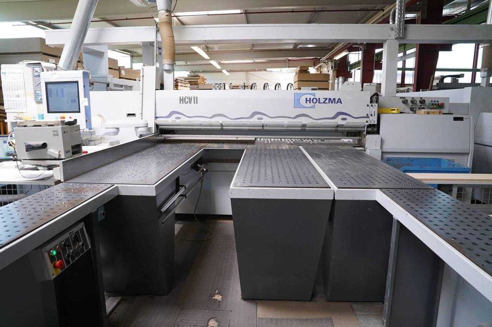 Piła panelowa HOLZMA kątowa z obrotnicą załadunek z tyłu winda vacum