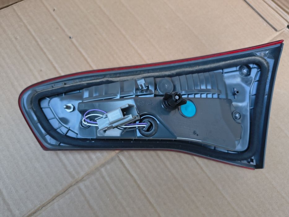 Ford Focus MK4 Kombi Lampa w klapę Lewa  Tył LED