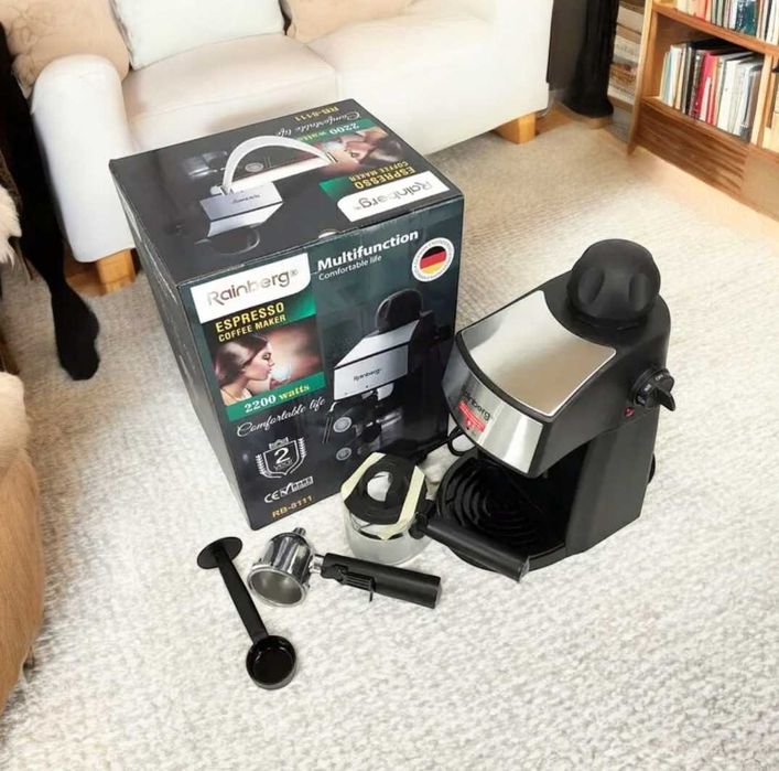 Кавоварка з капучинатором рожкова кавоварка