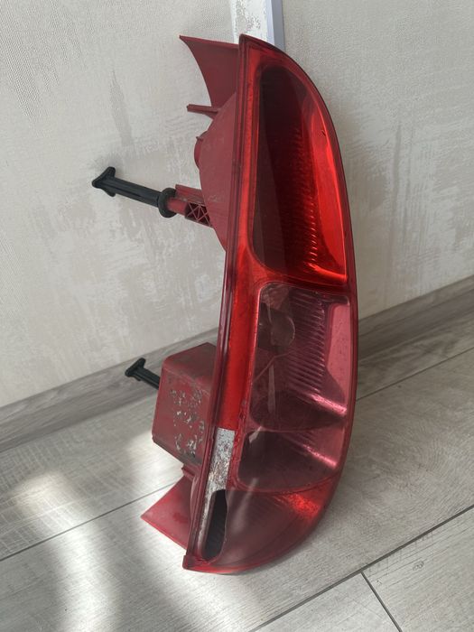 Ліхтар задній пежо 807