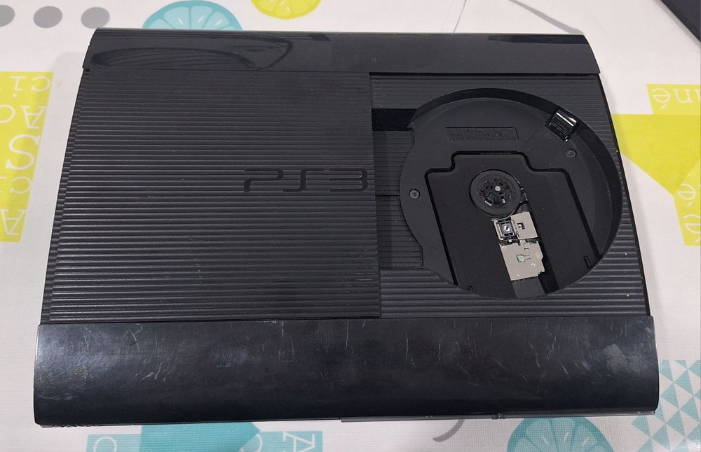 PlayStation 3 Super Slim 12GB (CECH 4304A)