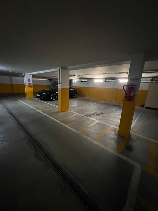 garagem estacionamento  rua amial porto