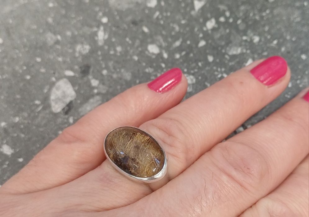 Srebrny pierścionek kwarc z rytulem 18