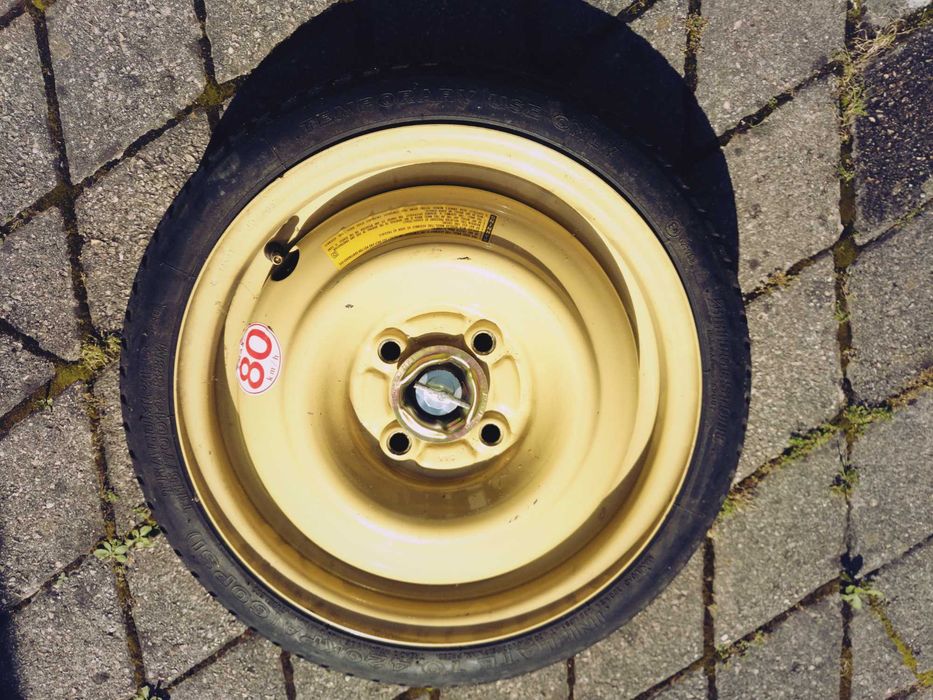 ATENÇÃO BAIXA DE PREÇO!!! Vendo pneu e jante de origem de um carro Honda Jazz