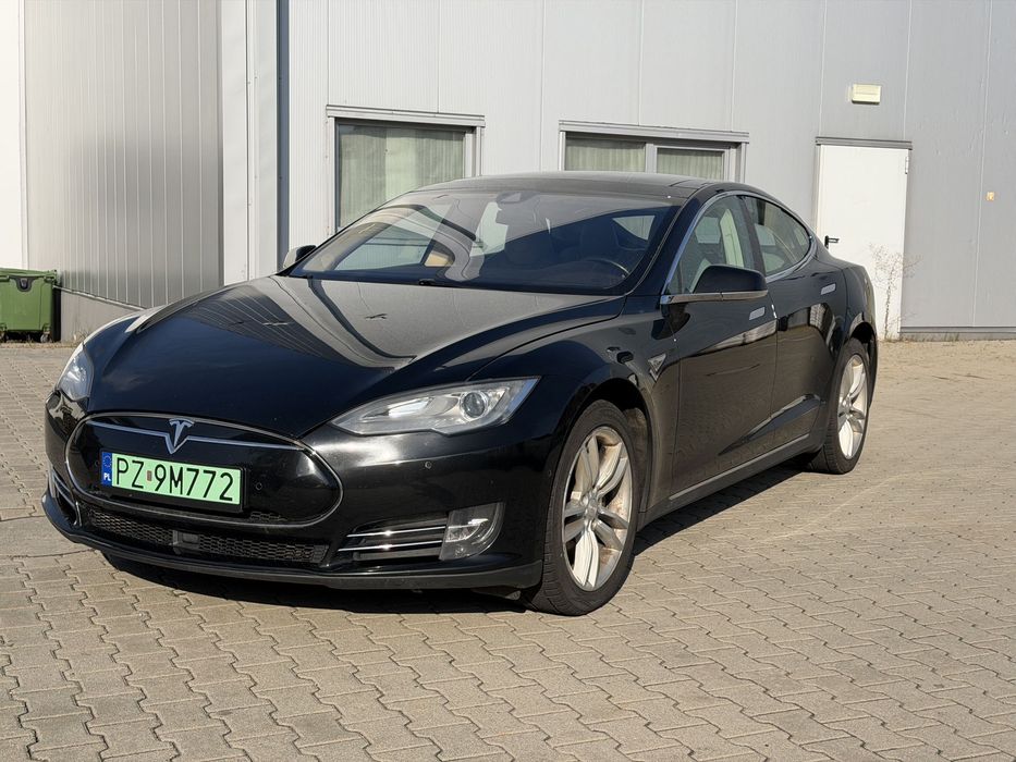 Tesla Model S Tesla Model S - Darmowe dożywotnie ładowanie