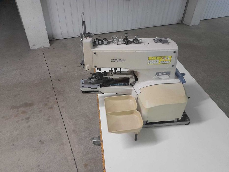 Máquina de pregar botões sewmaq 2e4furos e em cruz.
