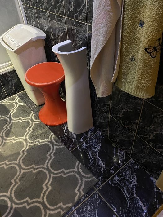Noga ceramiczna pod umywalkę