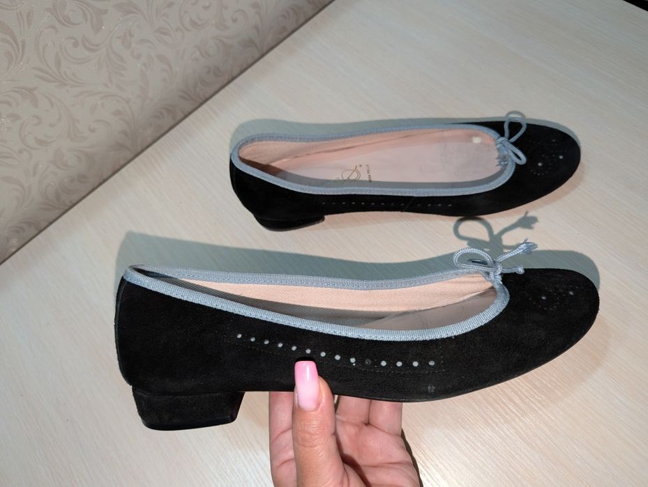 Замшеві туфлі Іспанія 40 р по уст 26 см ширина 8 см в хорошому стані