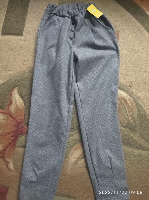 Штани теплі,жіночі,нові.