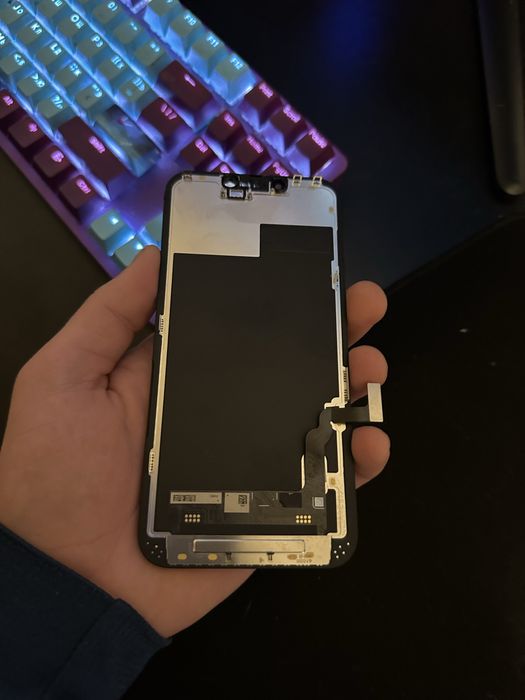 Дисплей на iPhone 13 (оригинал)