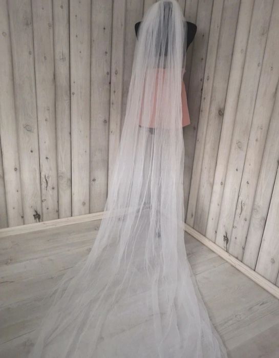 Dwuwarstwowy tiulowy welon 3 m katedralny