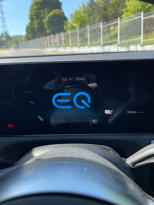 Mercedes A250E AMG Line com 18200km