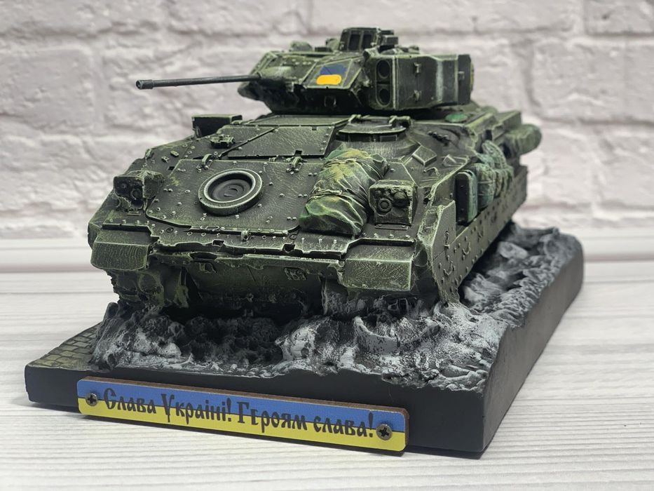 Гіпсовий сувенір БМП М2 Bradley