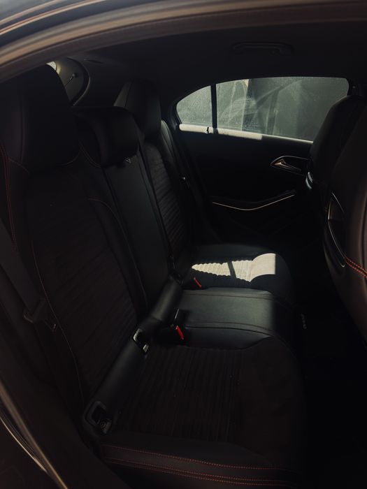 Mercedes-Benz A 180 AMG Line • 2013