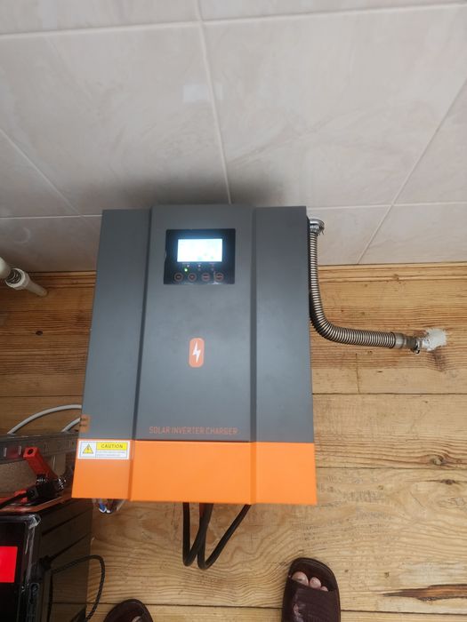 Продам гибридый инвертор POWMR на 2kw 12 в и Аккум 314 ah 12v 4000вч
