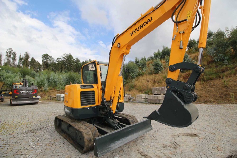 Escavadora Giratória de Rastos Hyundai Robex 60 Totalmente recuperada Garantia 12 meses/ 1.000 Horas