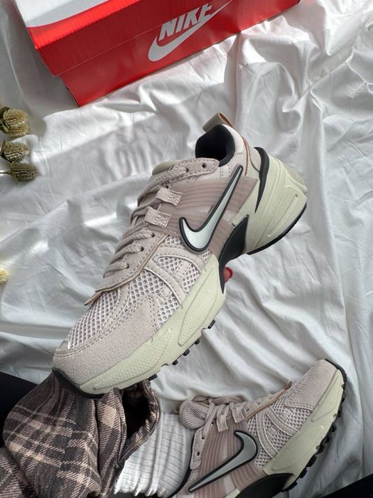 Трендові сплртивні кросівки Nike V2K Runtekk Pink найк в2к рунтекк