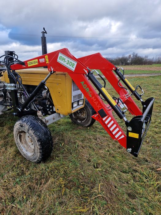 Ładowacz czołowy tur Tury Ładowacze Montaż  Stopy Podporowe rok 2025