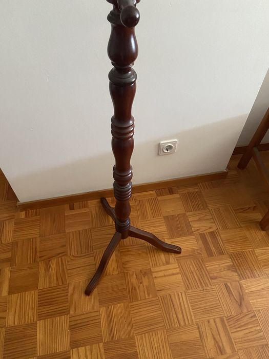 Cabide  em madeira boa