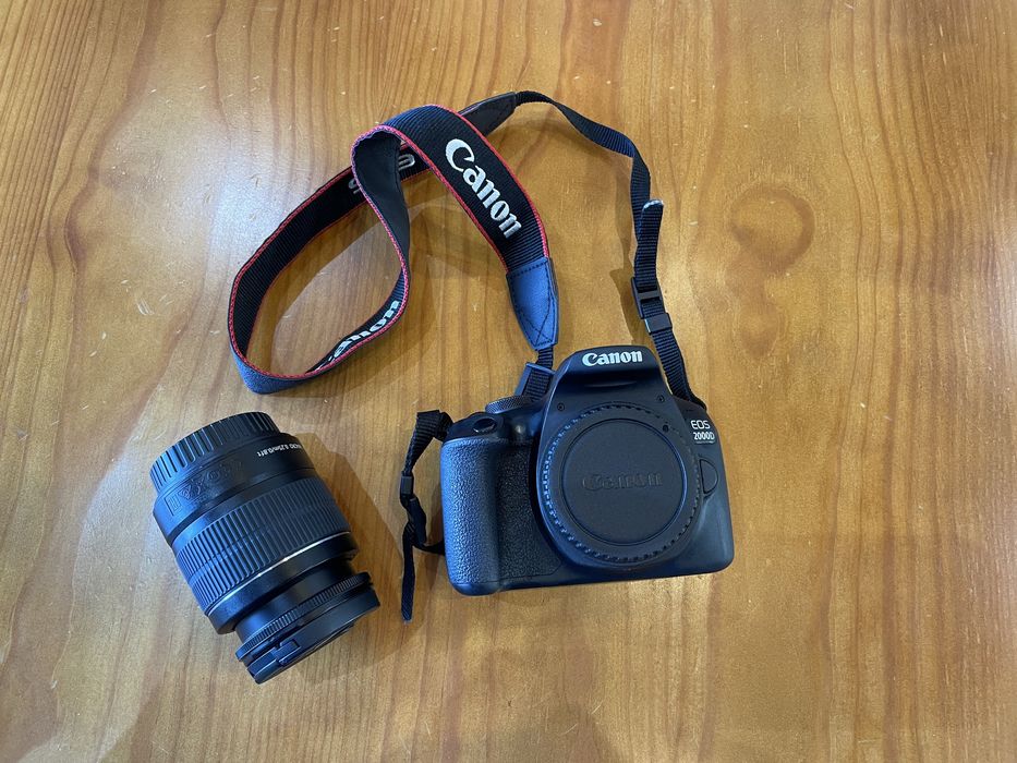 Kit Canon EOS 2000D + objetiva 18-55 mm (COMO NOVA)