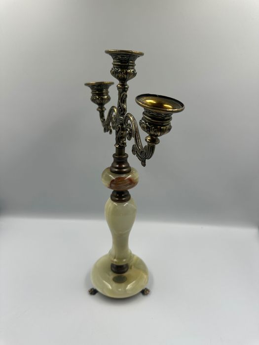 Kandelabr z onyksu i mosiądzu