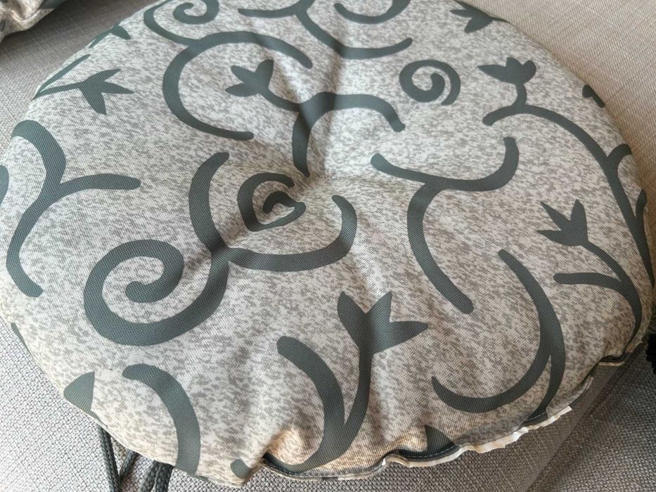 4 almofadas para cadeira, Cesto e cabides Ikea de bambu/plástico preto