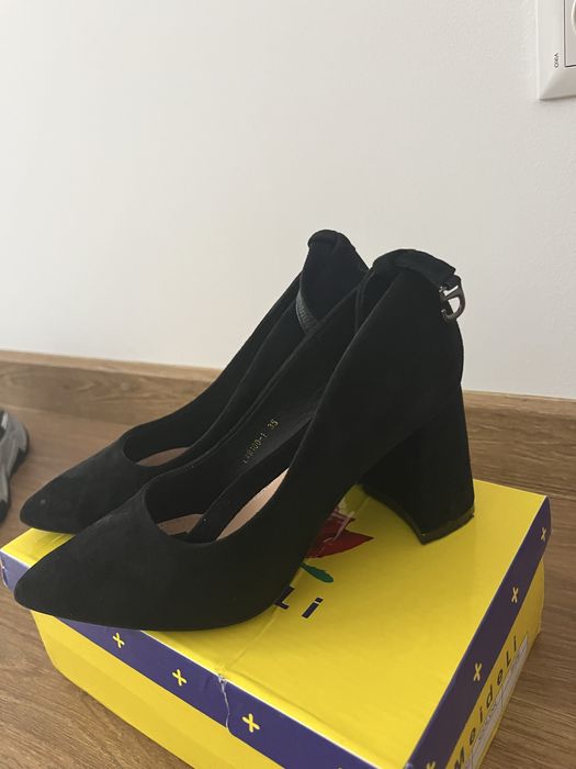 Туфлі замшеві 35 розмір