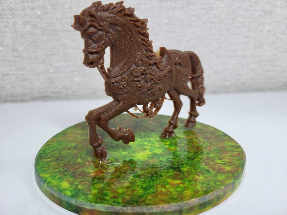Фигура "Конь "из эпоксидной смолы авторская работа, символ 2026