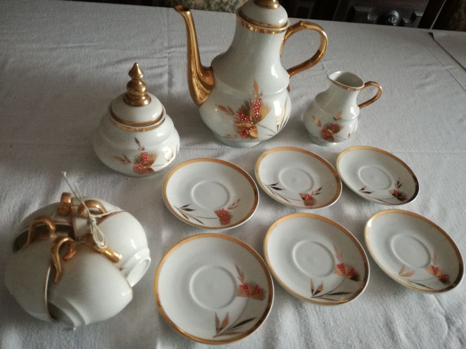 Serviço de Café de Porcelana Branca e Filé Dourado