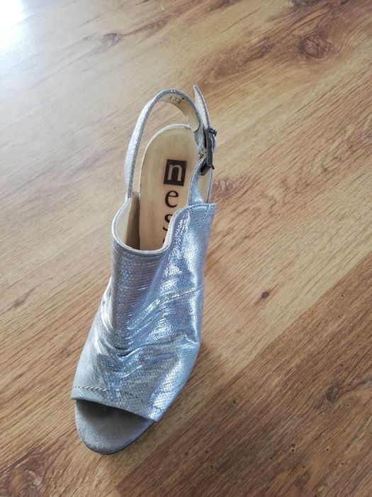 Szpilki srebrne r. 38 zabudowane