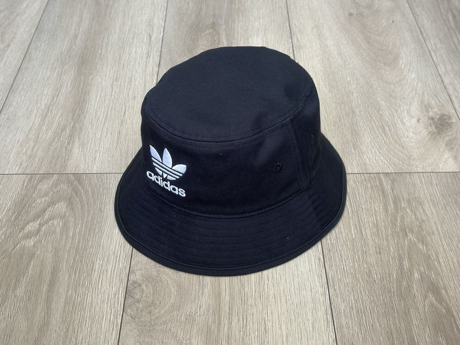 Панама adidas чорна