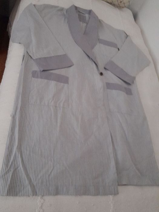 Robe " Pierre Cardin."