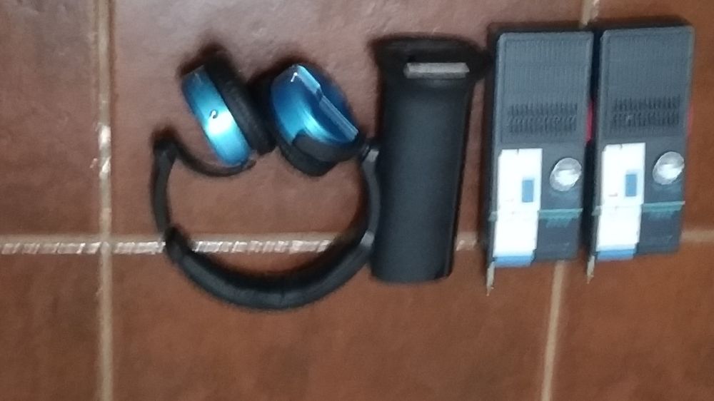 Wireless Headphones and Transmitters64730158751490123