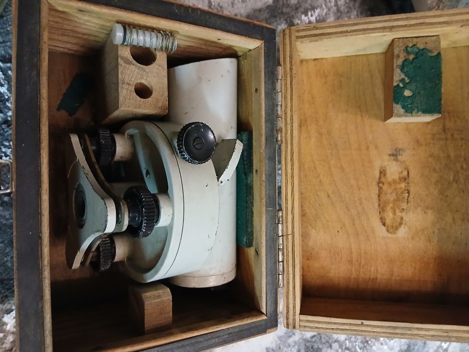 Продам нивелир в коробке ссср