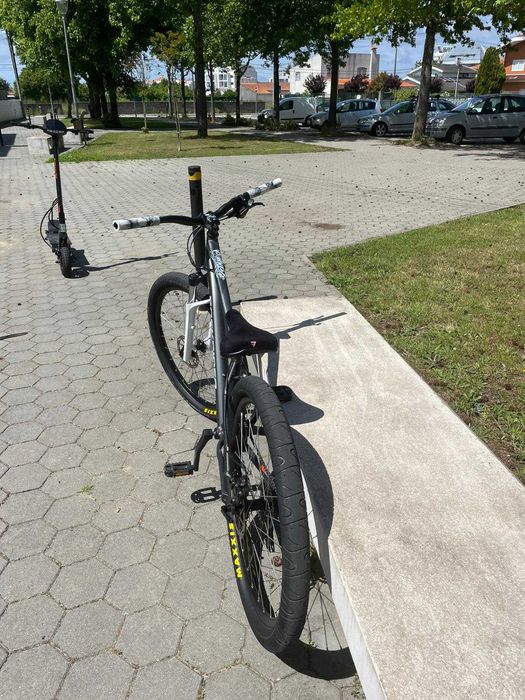 Bicicleta rockrider para grau/wheelie
