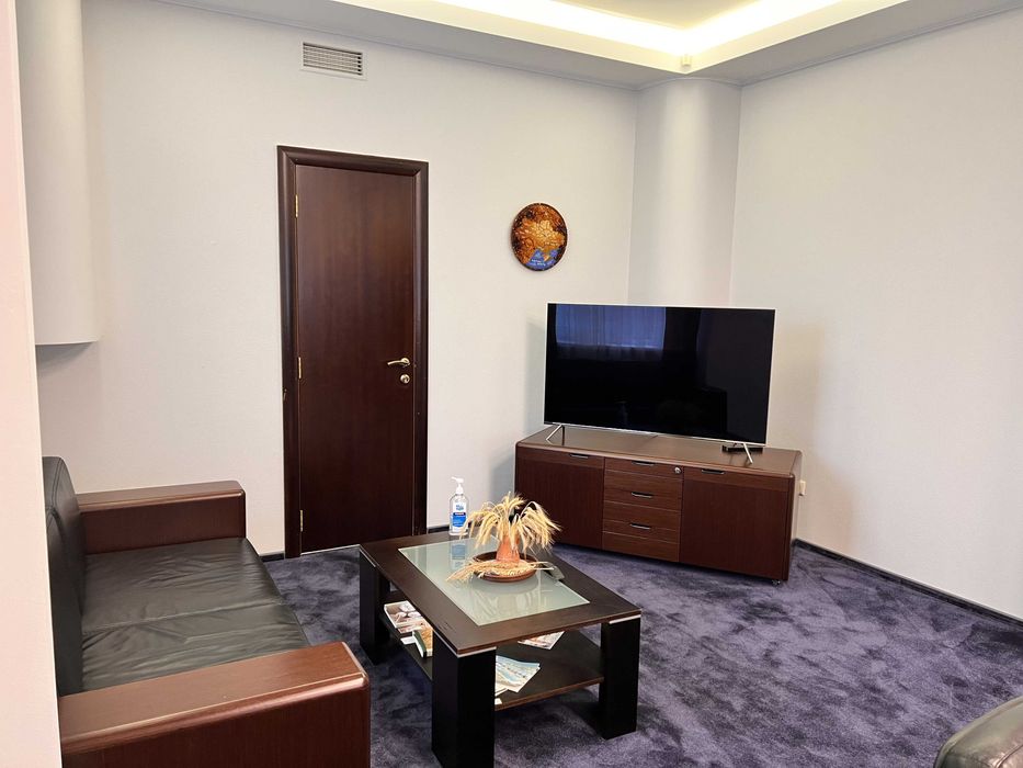 Продаж Бізнес-центру "ОЧАКІВСЬКІЙ", м. Київ