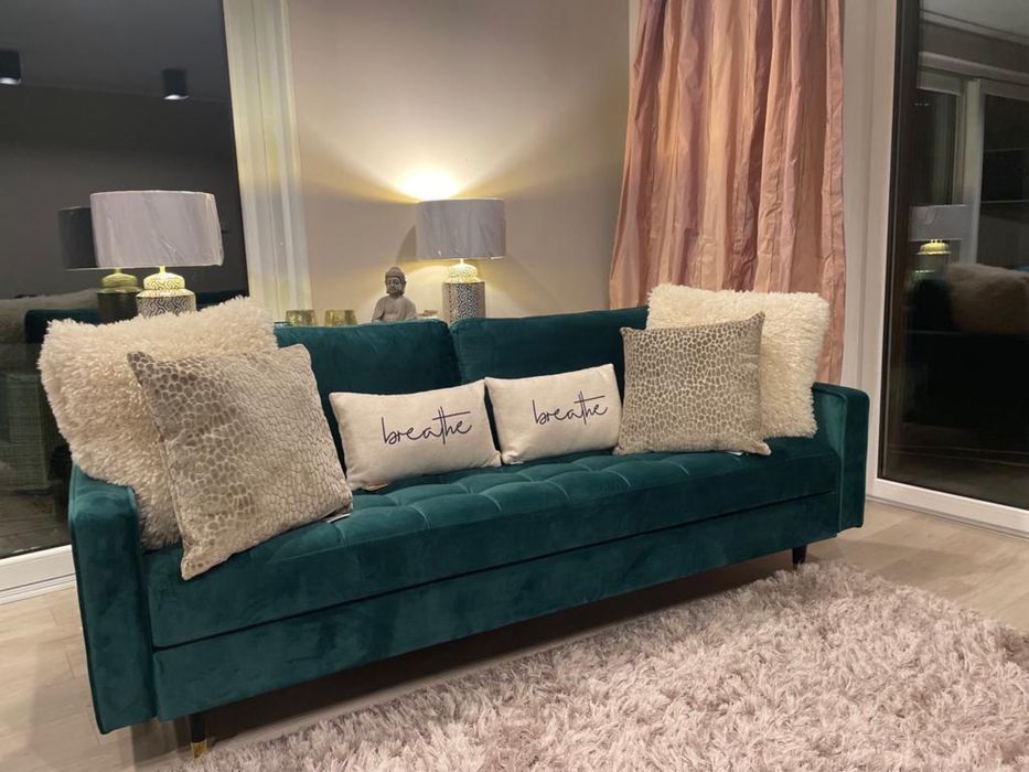 kanapa sofa wersalka zielona ciemnozielona butelkowa zieleń dekoracja