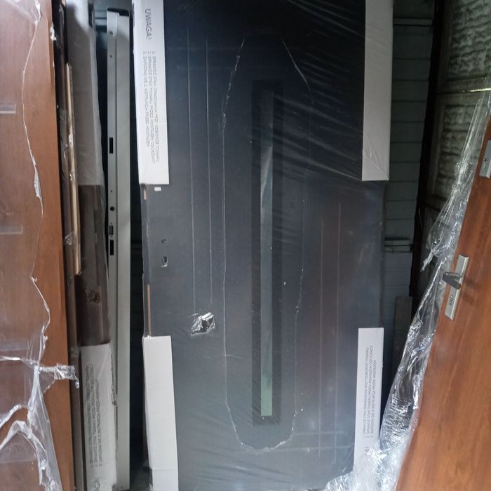 Drzwi zewnetrzne nowe lewe oraz prawe