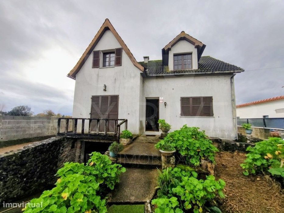 Moradia T3 para venda em Valença