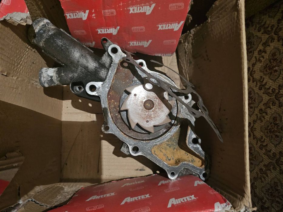 Мерседес спринтер помпа  и гофра глушителя.