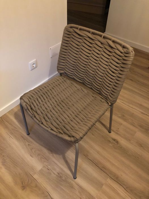 Mesa e cadeiras de exterior