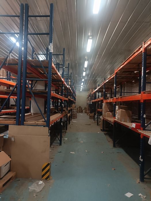 Солом'янський р-н. Склад 378м на рампі, зі стелажами.