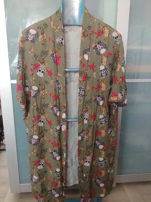 Camisola com caveiras