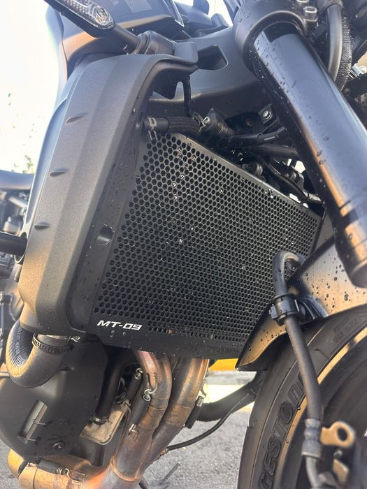 Yamaha MT09 imaculada
