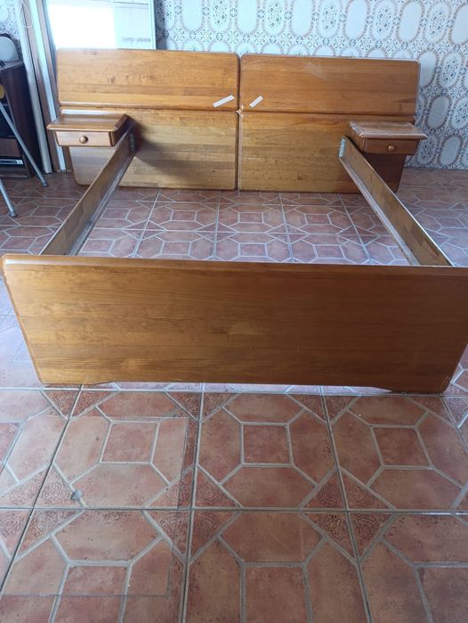 Double bed with bedside tables64550219767809123