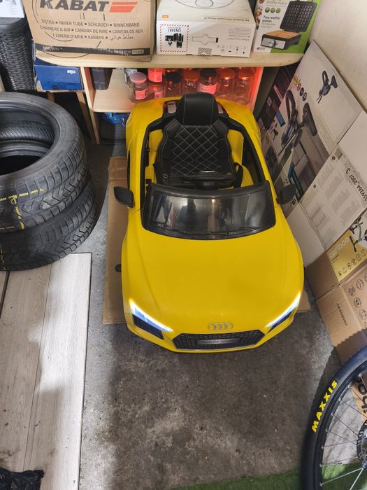 Audi R8 Spyder na akumulator Żółty + Pilot + EVA + Wolny Start + Radio MP3 + LED
