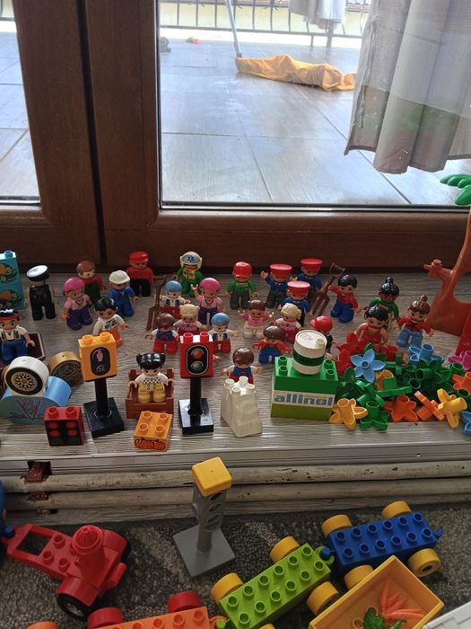 Mega zestaw klocków Lego Duplo pociąg ludziki zwierzęta